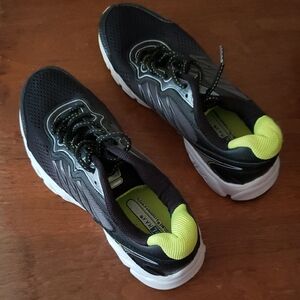 Black and Green Fila INDUS Athletic Running Shoes Men's Size 8.5